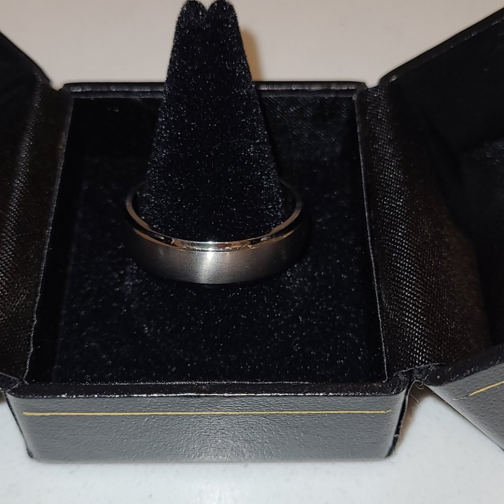 Titanium band ring. Size 13